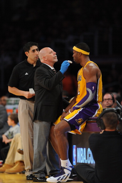 塞萨尔：齐沃为什么要换下博尼和泽林斯基？他俩明明表现最好