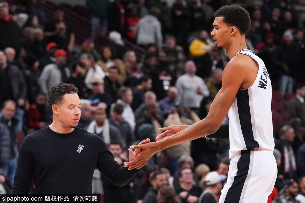 2015 赛季：圣路易斯红雀队因为“黑客门”被大联盟判罚没收两个选秀权