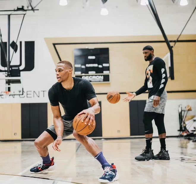 体图：多特不排除给阿德耶米设解约金，但金额至少要到8000万