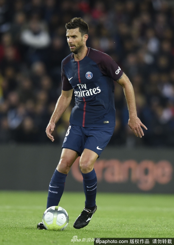 🚨 巴塞罗那对弗拉霍维奇的兴趣确实存在。俱乐部相信他能够成为莱万多夫斯基的出色替代者。 来源：Barça Universal