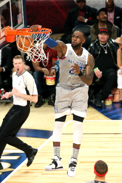 疯狂的9-0！1人帽子戏法+造5球，欧冠球队踢疯了