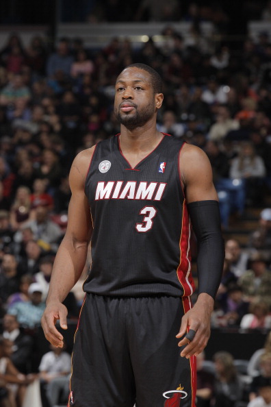 NBA：湖人VS勇士 詹姆斯全场砍下42分