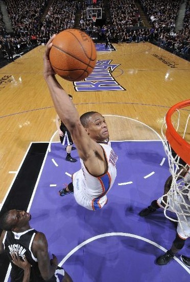 曝施罗德在走廊里蹲守东契奇 试图挥拳击打对方