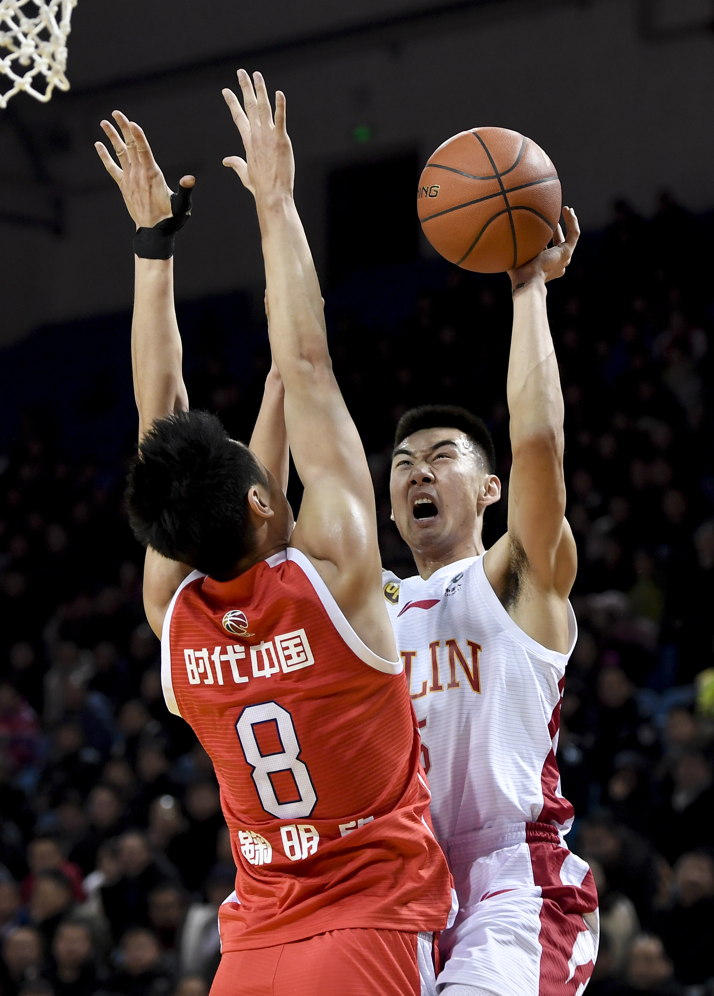 穆奇·贝兹达成“30 本垒打+30 盗垒”，领跑美联 MVP